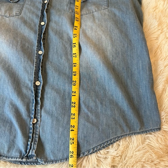 Victoria's Secret Women’s Blue Denim Button Up Long Sleeve Shirt Size: Large - Picture 5 of 9